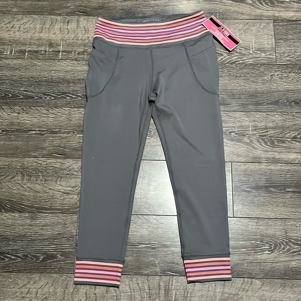 JLB fit by Jadelynn Brooke capri leggings size medium NWT